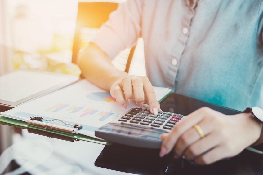 An HOA accountant in Sarasota, FL