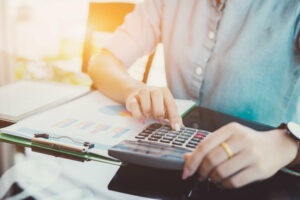 An HOA accountant in Sarasota, FL